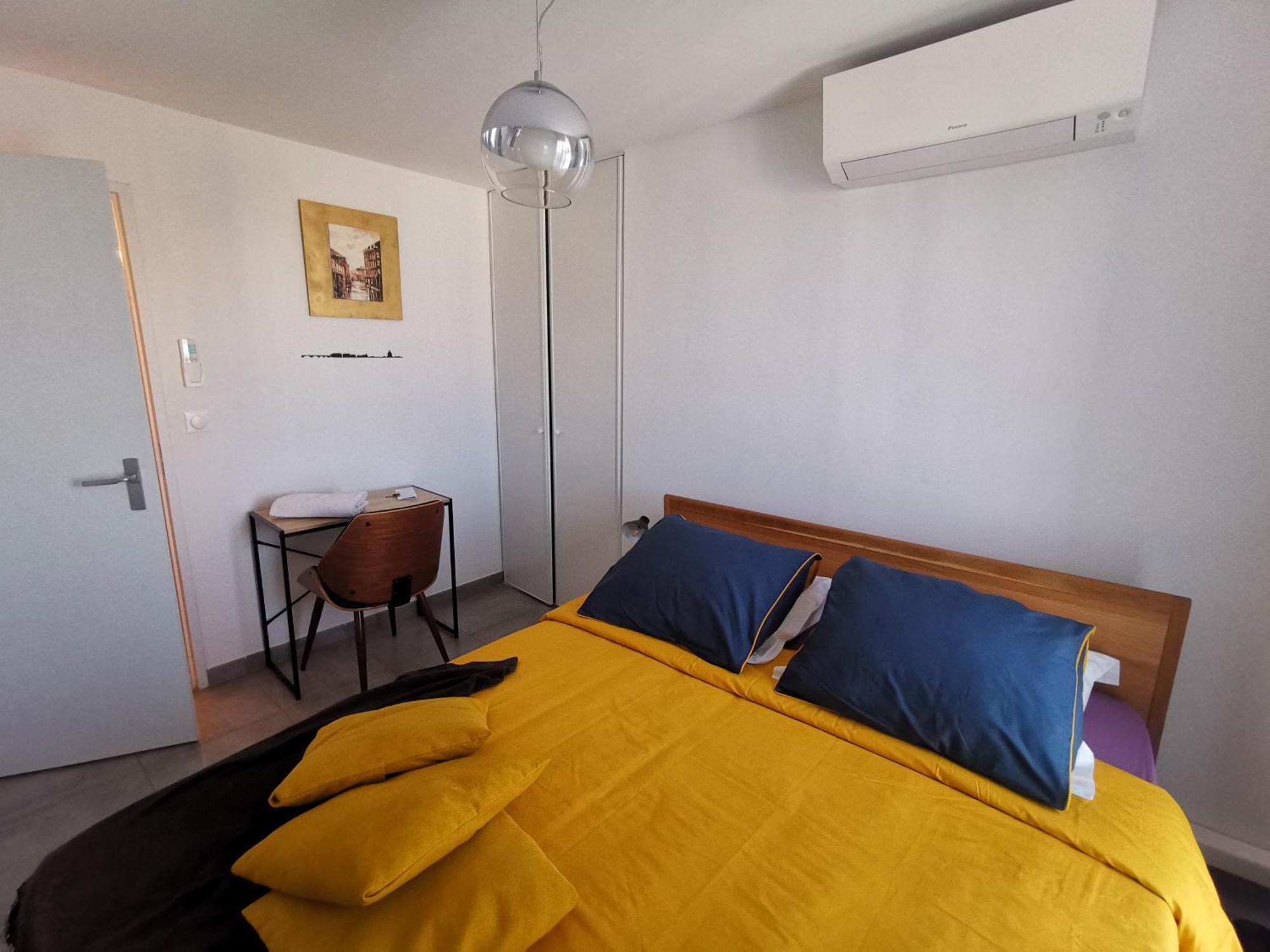 Chez Habitant Proche Metro Homestay *